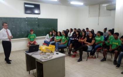 Educação financeira e uso de narguilé foram temas de palestras do “Juventude Ligadaça”