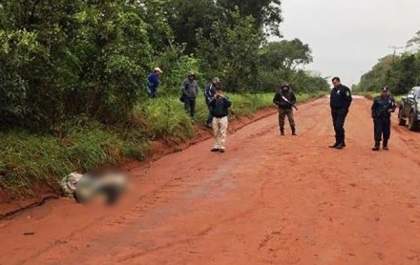 Homem é enforcado e corpo abandonado em estrada vicinal na fronteira