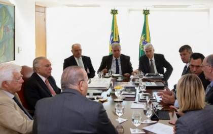 Temer autoriza uso de Força Armadas para desbloquear rodovias