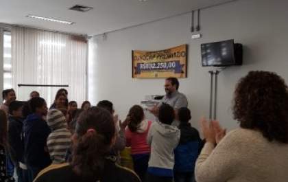 Alunos de 9 a 12 anos visitam dependência do Banco do Brasil em Três Lagoas