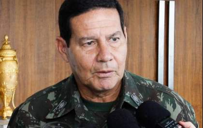 Intervenção militar não é varinha mágica, diz general Mourão