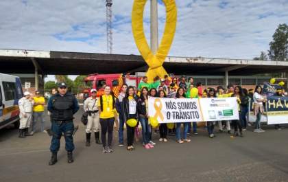 Polícia Militar participa de passeata em alusão ao Maio Amarelo