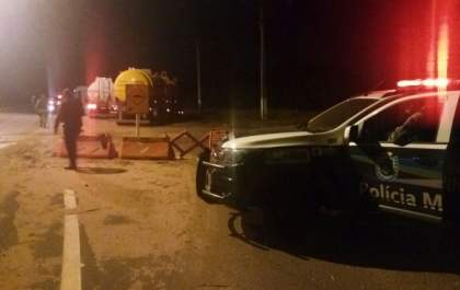 Policia Militar escolta 10 caminhões para garantir abastecimento de combustível em Três Lagoas