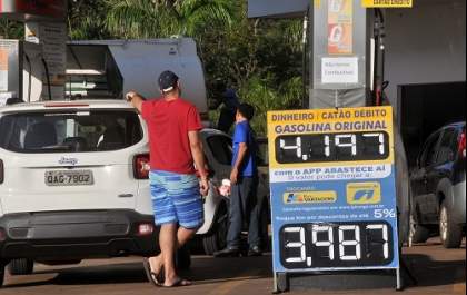 Procon autuou 21 postos de combustíveis por cobrança de preço abusivo na Capital