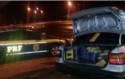 Motorista atira contra policial e abandona carga com 493 quilos de maconha