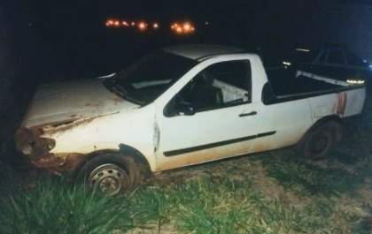 Corpo de homem é encontrado em caçamba de caminhonete
