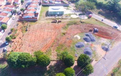 Setor Agrícola de Murutinga cumpre acordo com CDHU e planta 300 árvores em área verde