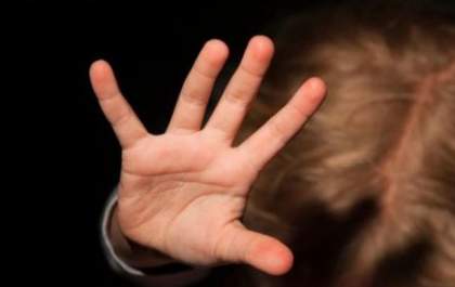 Homem é agredido após abusar sexualmente de criança de três anos