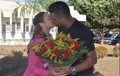 Hojemais flagra momento de declaração de amor entre casal de namorados