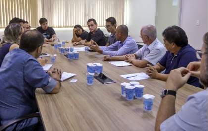 Vereadores viabilizam reunião entre comissionados e secretários