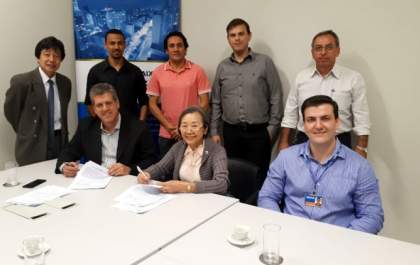 Tamiko firma convênios de pavimentação na Caixa em Presidente Prudente