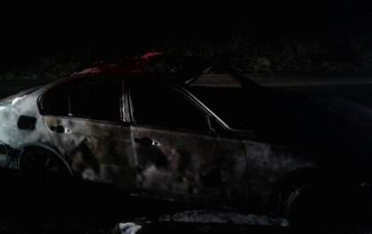 Incêndio criminoso destroi BMW dentro de garagem de casa