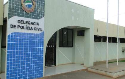 Condutor de carreta dorme em volante e morre após carreta tombar