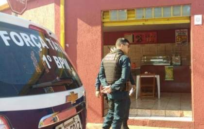 Dona de restaurante joga óleo quente em ex-funcionárias
