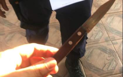 Policias militares evitam que jovem tire a própria vida com uma faca