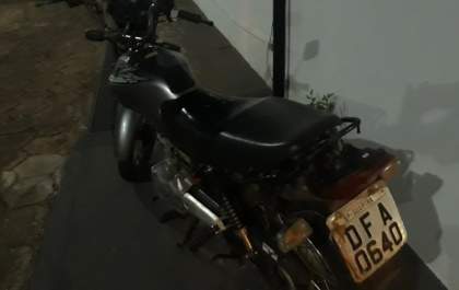 Motocicleta furtada é recuperada pela PM