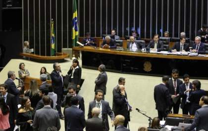 Senado aprova projeto que autoriza venda direta de etanol a postos