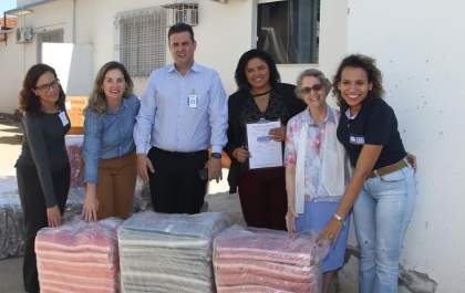 500 cobertores são entregues ao Hospital Auxiliadora, pela Assistência Social