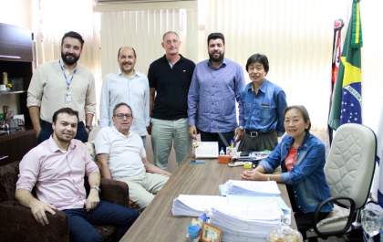 Tamiko recebe visita de diretor da Firb