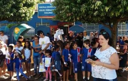Escola Municipal 'Júlio Fernandes Colino' realiza Exposição Literária