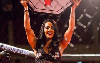 A beleza da Ring Girl três-lagoense Amanda Santiago