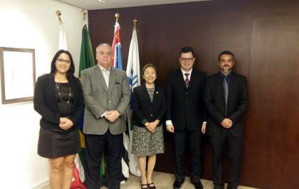 Tamiko tem encontro com o diretor-presidente da Universidade Brasil