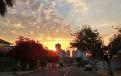 Domingo é marcado por temperaturas altas e tempo seco