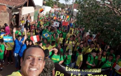 Escola Padre João Thomes realiza caminhada do Projeto 'Torcida João Thomes rumo ao Hexa'