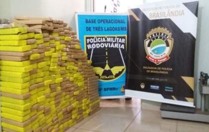 Após fuga, veículo é abandonado com 298,5 quilos de maconha em porta de fazenda