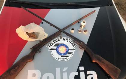 Dupla é presa em flagrante com espingardas em acampamento de sem-terra