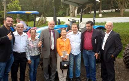 Tamiko garante vinda de trator para Andradina