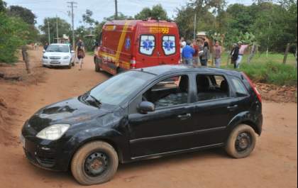 Mulher fica ferida após cochilar ao volante e capotar veículo