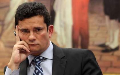 Grupo de advogados pede prisão de Moro
