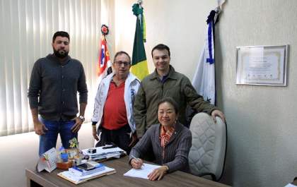 Governo de Andradina firma convênio e garante descontos a servidores nas Firb