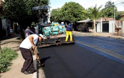 Rua do Centro de Três Lagoas começa a receber recapeamento