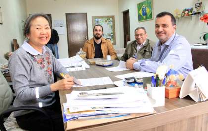 Tamiko assina contrato para pavimentação de cinco trechos