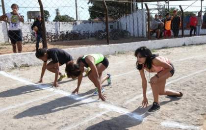 Maratona de provas do atletismo reúne alunos de oito escolas de Três Lagoas