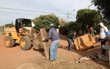 Campanha Meu Bairro Limpa passa pela Vila Nova