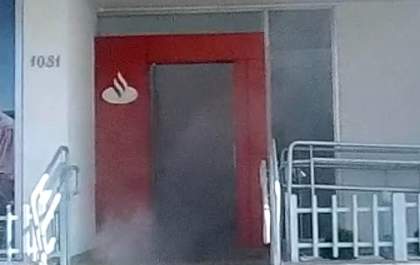 Alarme e fumaça em banco gera 