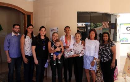 Famílias recebem cobertores da Campanha do Agasalho em Andradina