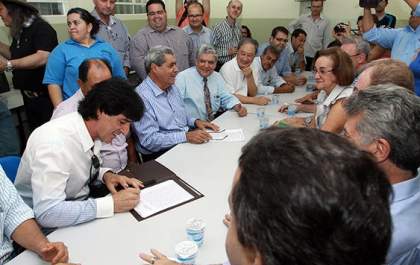 Estado recebe oficialmente escrituração de terreno para construir o hospital regional de Dourados