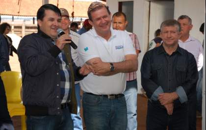 Prefeito, vice-prefeito e cinco vereadores de Vicentina manifestam apoio à reeleição Eduardo Rocha