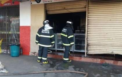 Loja de equipamentos pega fogo e mobiliza Bombeiros de Dourados