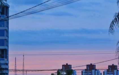 Semana começa com tempo ameno e céu parcialmente nublado