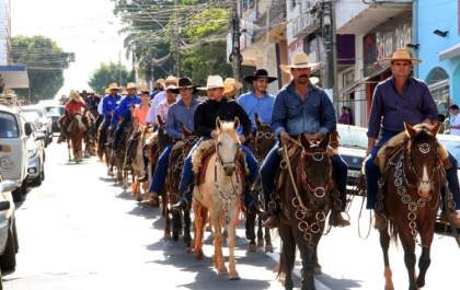 Tradicional cavalgada Bom Jesus da Lapa reúne comitivas no calendário de festejos