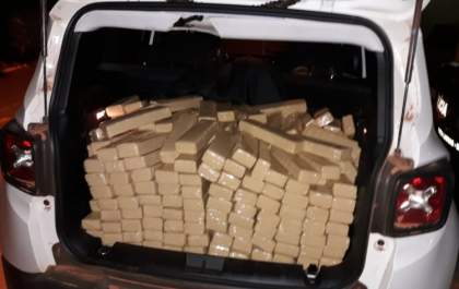 Motorista abandona Jeep Renegade com mais de 500 quilos de maconha