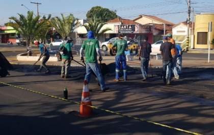 Avenida Capitão Olyntho Mancini recebe obras em estacionamentos e rede de esgoto