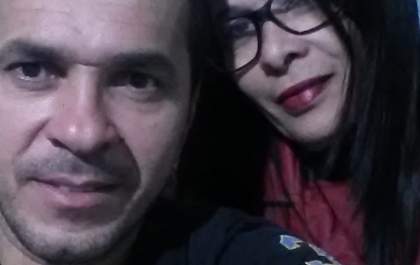 Acusado de matar esposa a facadas no sofá de casa vai a júri popular