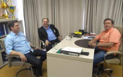 Eduardo Rocha recebe o presidente da Câmara de Três Lagoas e assessor jurídico da prefeitura