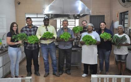 Prefeitura de Três Lagoas doa caixas de verduras para o Lar dos Idosos